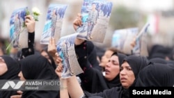 Минабдагы мектепте каза болгондорду жерге берүү зыйнаты. Иран, март 2026-жыл