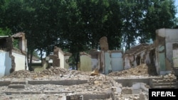 Маъмурларнинг турли баҳоналари билан уй-жойлари бузилаëтган ўзбекистонликлар чув тушиб қолмоқда.