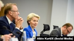 Presidentja e KE-së, Ursula von der Leyen, gjatë takimit në Qeverinë e Kosovës më 26 tetor 2024. 