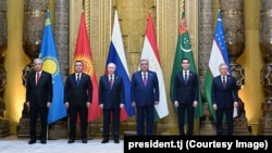 Участники саммита «Центральная Азия — Россия» в Душанбе. 9 октября 2025 года