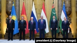 Участники саммита «Центральная Азия — Россия» в Душанбе. 9 октября 2025 года