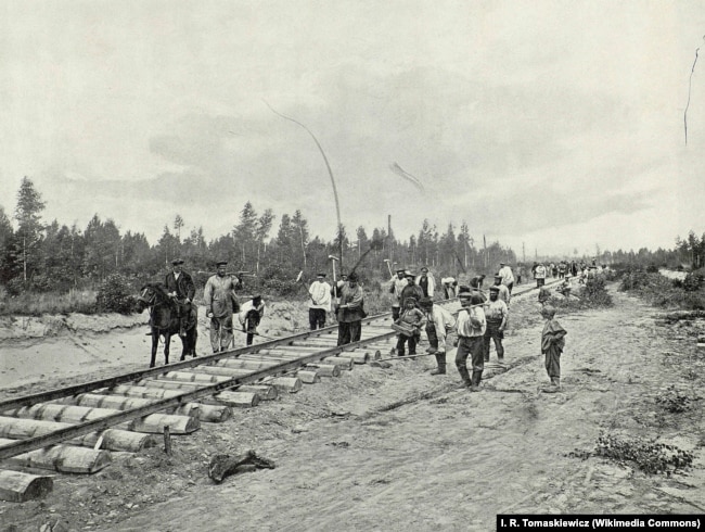 Укладка пути на Средне-Сибирской железной дороге в 1898 году