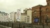 Абвесткі і атрыбутыка фэстывалю «Март-контакт» з году ў год расейскамоўныя.