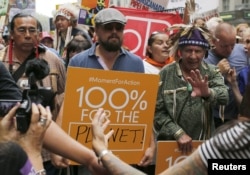  Ди Каприо на шествие против климатичните промени в Ню Йорк през 2014 година 