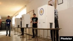 Armenia - Yerevan residents vote in municipal elections, 5May2013.