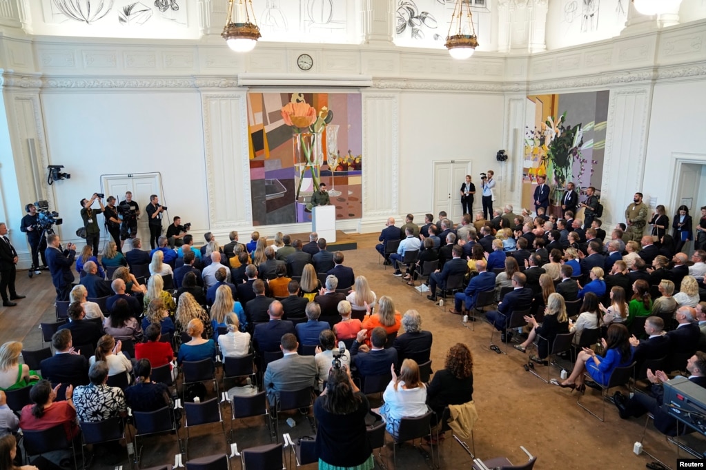 Ukrainian President Volodymyr Zelenskiy speaks to members of the Danish parliament in Copenhagen on August 21.