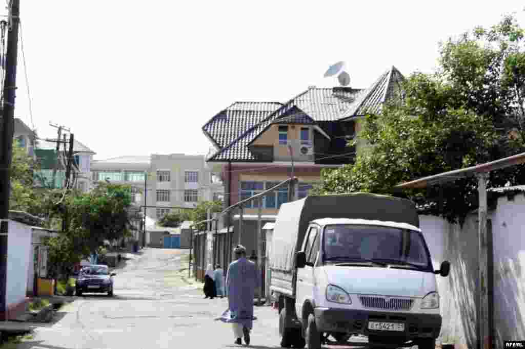 Бомпӯшиҳои рангини Душанбе #81