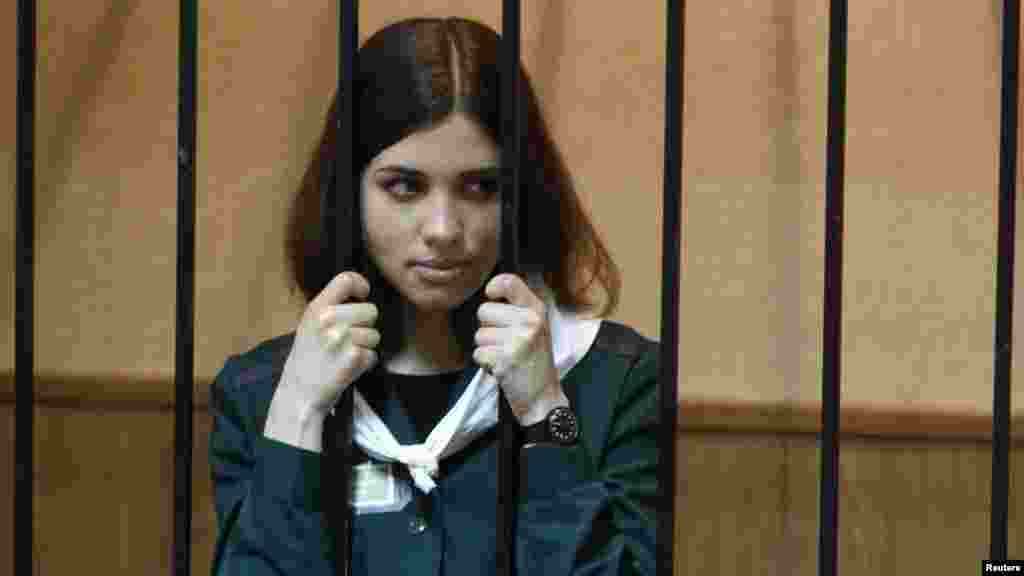 Rusija - Nadežda Tolokonnikova, članica punk benda Pussy Riot na saslušanju u sudnici, Moskva, 26. april 2013. Foto: REUTERS / Mikhail Voskresensky 
