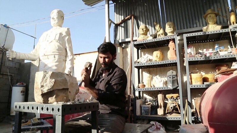Iračanin ponovno stvara statue uništene od militanata IDIL-a