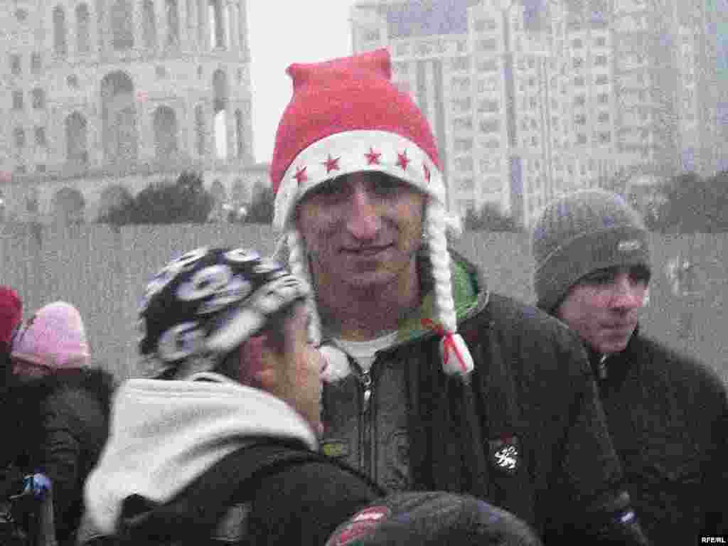 Yeni İlin yeni dəbi: Şaxtababa da hörük hörür
