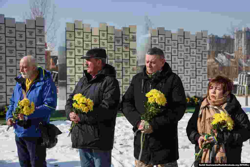 Вдень вшанували пам&rsquo;ять жертв російської агресії біля &laquo;Стіни пам&rsquo;яті&raquo;