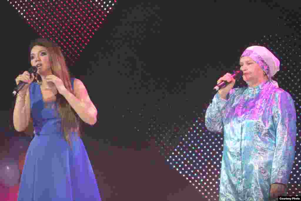 Җырчы Иркә һәм аның әнисе