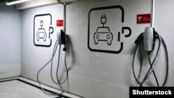 Nemačko tržište automobila već mesecima beleži skok prodaje električnih vozila (na fotografiji stanica za punjenje električnih automobila)