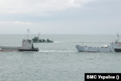 Російські катери та кораблі з Каспійської флотилії під час проходу Азовським морем, 14 квітня 2021 року