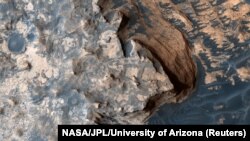 NASA-nyň orbita kosmiki gämisi arkaly Marsda düşürilen suratlar