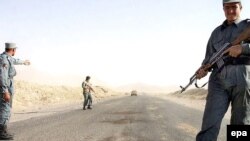 ارشیف، د افغانستان په یوه لویه لار کې پولیس