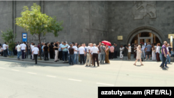 Երևանի «Արարատ» կոնյակի, գինու և օղու կոմբինատի աշխատակիցները բողոքի ակցիա են իրականացնում