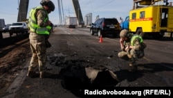 Наслідки російського удару по Північному мосту. Київ, 4 жовтня 2026 року
