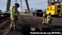 Північний міст Києва після російського удару 4 жовтня 2026 року