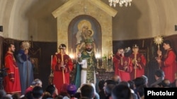 Տեր Թադեն Պատարագ է մատուցում Թալինի Սուրբ Աստվածածին եկեղեցում, 9-ը նոյեմբերի, 2025թ.