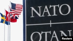 Zastave članica NATO-a u sedištu Alijanse u Briselu.