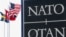 Zastave članica NATO-a u sedištu Alijanse u Briselu.