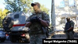 Російські силовики проводять черговий обшук в окупованому Криму