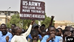 Протестующие в Нигере требуют ухода из страны солдат США (фотоархив). Ниамей. 24 апреля 2024 г.