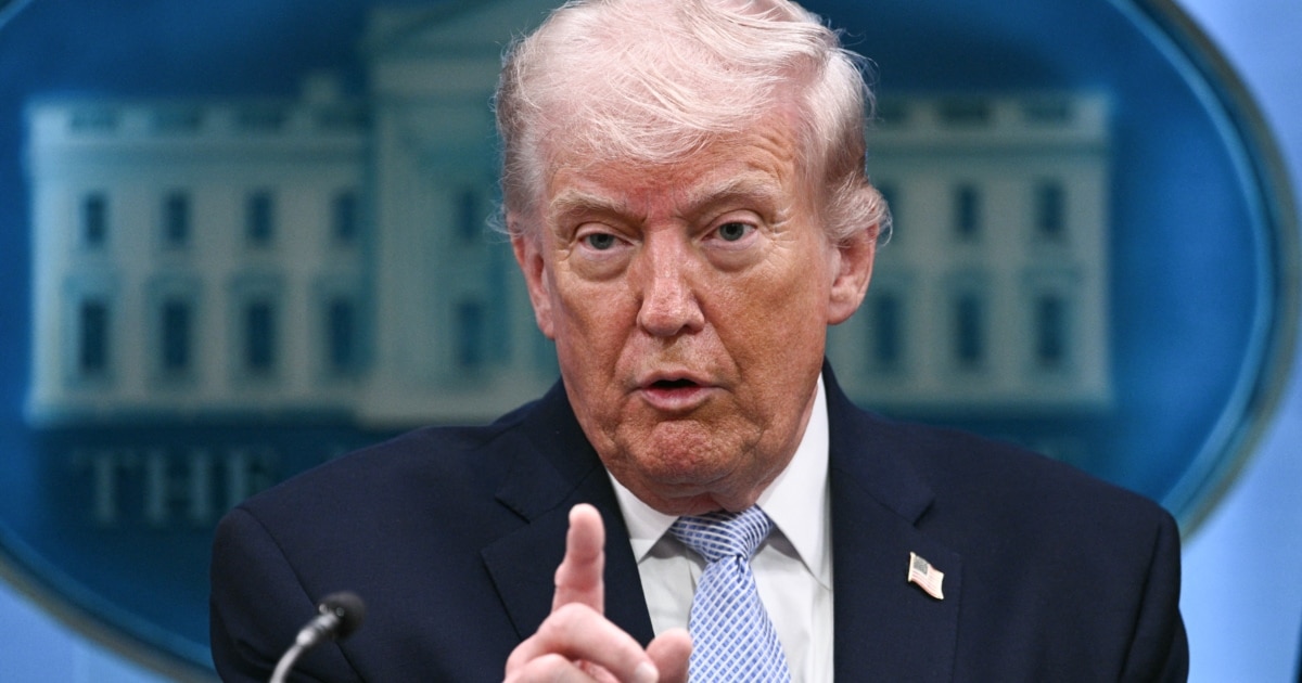 "Це не та угода, яку ми уклали" - Трамп застеріг Іран щодо Ормузької протоки перед переговорами