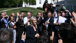 کارولین لویت، سخنگوی کاخ سفید در جمع خبرنگاران