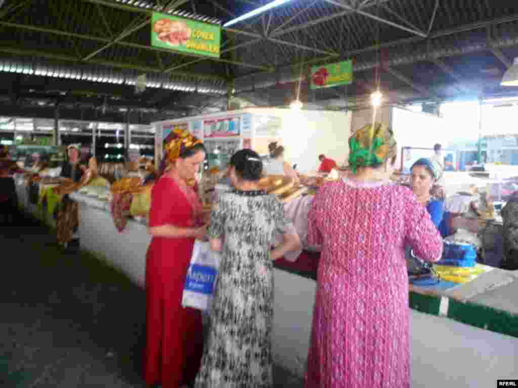 Aşgabadyň "Älemgoşar" bazary