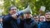 Renato Usatîi, primarul de Bălți, la un protest în fața Parlamentului de la Chișinău, octombrie 2015