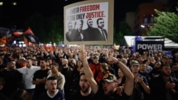 Protestues në Prishtinë duke kërkuar lirimin e katër ish-udhëheqësve të UÇK-së, të cilët u dënuan nga Gjykata Speciale e Kosovës me gjithsej 81 vjet burgim për krime lufte.
