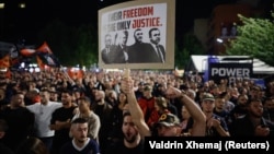 Protestues në Prishtinë duke kërkuar lirimin e katër ish-udhëheqësve të UÇK-së, të cilët u dënuan nga Gjykata Speciale e Kosovës me gjithsej 81 vjet burgim për krime lufte.