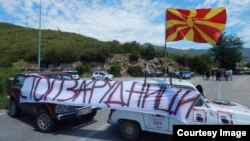 Архивска фотографија: Блокади на клучката Валандово-Прирава-Миравци од страна на граѓанската иницијатива „Спас за Валандово“. 