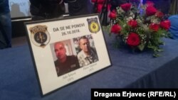 Službenici MUP-a Adis Šehović i Davor Vujinović ubijeni su 26. oktobra 2018. u pucnjavi koja se dogodila u sarajevskom naselju Alipašino Polje (Foto: komemoracija policajcima, 29. oktobar 2018.)