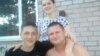 Український рибалка Максим Терехов зі своєю сім'єю. За попередніми даними, він один із затриманих