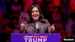 Elise Stefanik gjatë një tubimi zgjedhor të Donald Trumpit për garën presidenciale amerikane. 