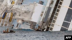 У затонувшего лайнера Costa Concordia 