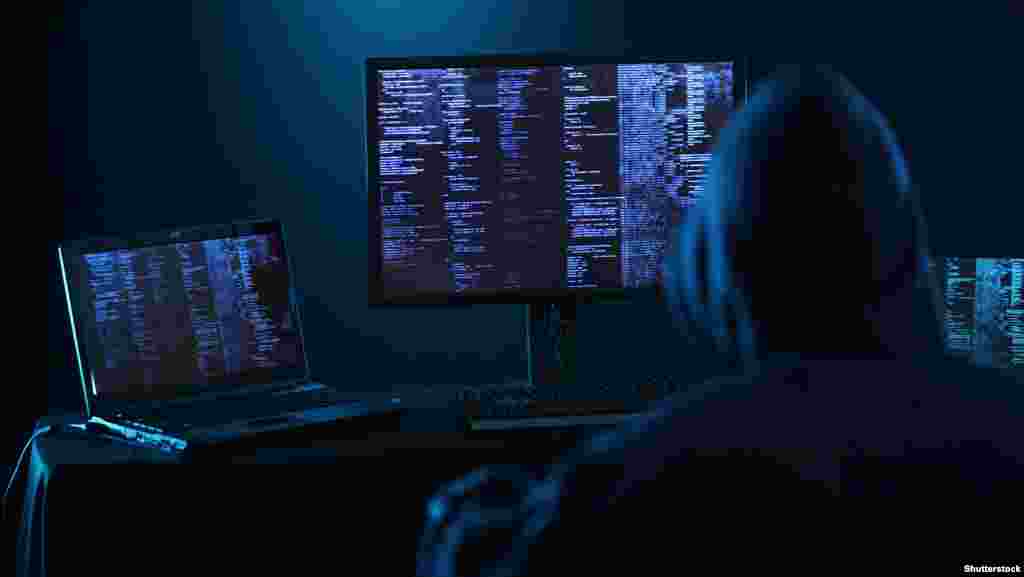 САД - Руски хакери започнаа нов напад врз американски владини агенции и тинк-тенкови користејќи имејл-адреса за маркетинг на Американската агенција за меѓународен развој (УСАИД), соопшти вчера Мајкрософт. Бранот напади бил насочен кон околу 3.000 имејл адреси во повеќе од 150 различни организации, соопшти потпретседателот на Мајкрософт Том Барт во објава на блог.