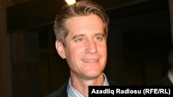 Azerbaijan - US Ambassador to Azerbaijan Matthew Bryza arrives to Baku with his family. Briefing to journalists