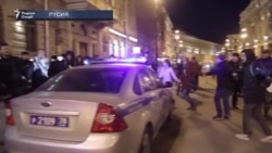 Эътирозгарони ҷавон истеъфои Медведевро талаб карданд.