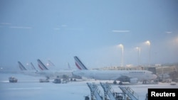 فرانسه - ده‌ها پرواز به دلیل برف‌باری شدید لغو شد