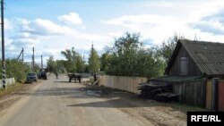 Новы плот на галоўнай вуліцы ў вёсцы Чамярысы