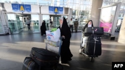 Iranian pilgrims arrive at the Imam Khomeini international airport in Tehran as they return from the hajj in Saudi's holy Muslim city of Mecca, September 29, 2015