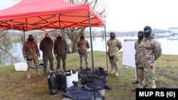 Zyrtarët policorë të Qendrës për Luftën kundër Terrorizmit të Ministrisë së Punëve të Brendshme të Hungarisë, në një vizitë zyrtare në Banjallukë të Republikës Sërpska. Fotografi e 26 shkurtit 2025.