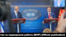 Грчкиот министер за надворешни работи Никос Дендијас е во официјална посета на Скопје.
