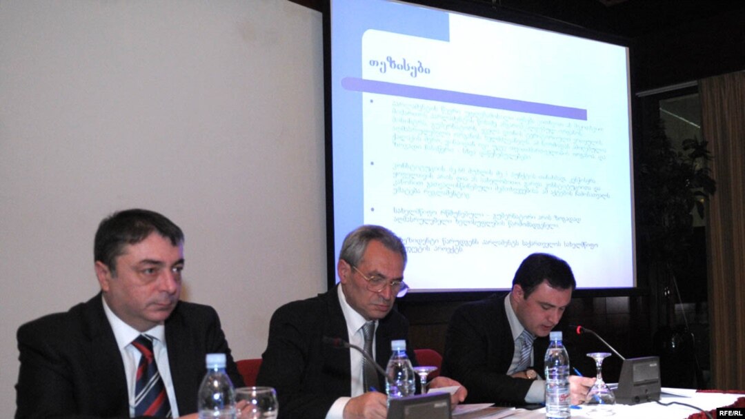Tengiz Sharmanashvili (left) and Avtandil Demetrashvili (right) at the commission meeting in Tbilisi on May 11.