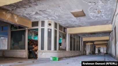 Oriendi shtëpiake dhe gjësende të tjera të vendosura në një nga dyqanet e kompleksit. 