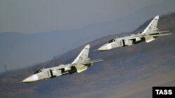 Бомбардировщики Су-24 (архивное фото)